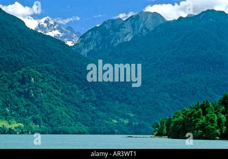 See Todos Los Santos und Berge, Chile Stockfoto