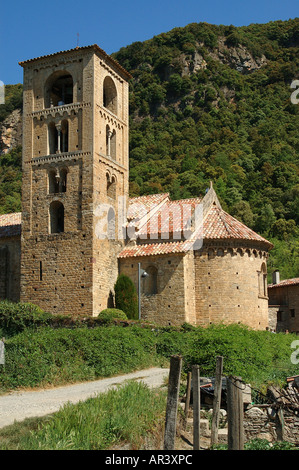 Romanische Kirche von Sant Cristófol s XII Zeugen La Garrotxa natürlichen Park Provinz Girona Katalonien Spanien Stockfoto