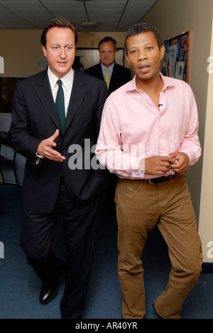 Besuch der Tory Führer David Cameron Chippenham College mit potenziellen Chippenham Kandidat Wilfred Emmanuel Jones Stockfoto