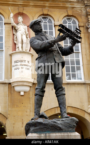 Statue von Henry V und Charles rollt außen Shire Hall Monmouth Monmouthshire Wales UK EU Stockfoto