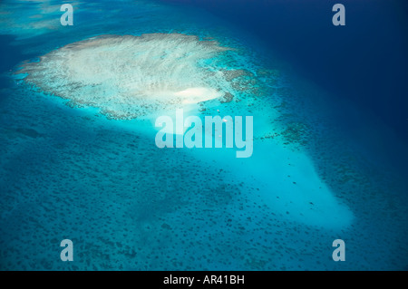 Upolu Cay und Tauchen Boote Upolu Cay Nationalpark Great Barrier Reef Marine Park North Queensland Australien Antenne Stockfoto