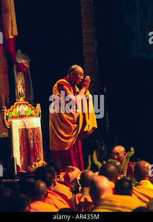 DER 14. DALAI LAMA von TIBET spricht, während seine ILLUMINATING THE PATH Lehren im Juni 2000 LOS ANGELES Kalifornien Stockfoto