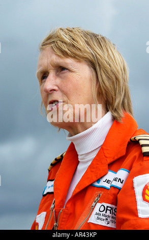 RAF Lyneham Wiltshire Fliegerin, Polly Vacher bei raf Lyneham in ihr Gebot landet, alle 206 Flugplätze auf den britischen Inseln zu besuchen Stockfoto