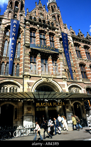 Magna Plaza Einkaufszentrum Amsterdam Niederlande (Nieuwezijds Voorburgwal) Stockfoto