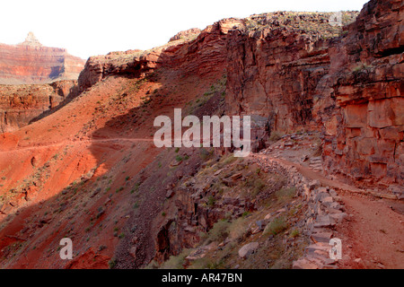 ANSICHT DES GRAND CANYON SOUTH KAIBAB TRAIL ZWISCHEN DEN TIPOFF UND COLORADO RIVER IM GRAND CANYON NATIONAL PARK ARIZONA USA Stockfoto