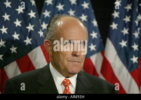 Ehemaliger Bürgermeister Rudy Giuliani auf einer Pressekonferenz-Kundgebung namens Dems Extreme Makeover 2000 in Boston MA am 29. Juli 2004 Stockfoto