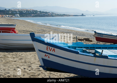 Sabinillas Costa del Sol Malaga Provinz Spanien Angelboote/Fischerboote am Strand Stockfoto