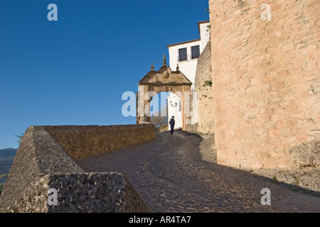 Ronda Provinz Malaga Andalusien Spanien Torbogen von Philip V Stockfoto