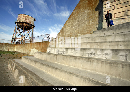 Erholung-Hof & Wasserturm, Alcatraz, San Francisco, Kalifornien, USA Stockfoto