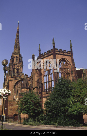 St Michaels Spire und Ruinen der alten Coventry Kathedrale Coventry West Midlands England Stockfoto
