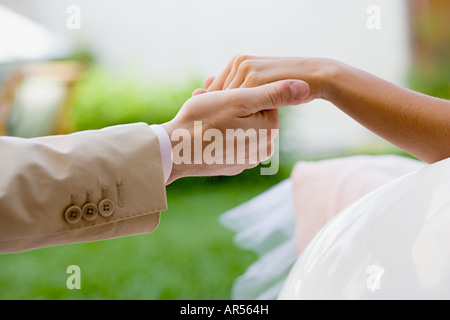 Paar Hände halten Stockfoto