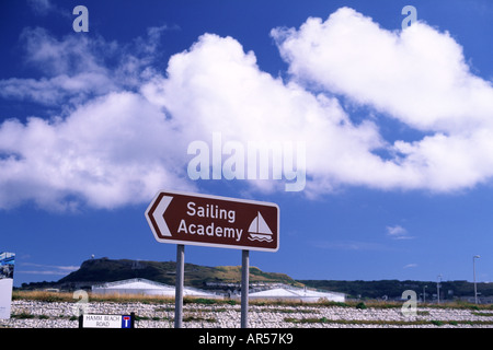 Wegweiser nach Portland Hafen segeln Akademie in der Nähe von Weymouth in Dorset county England UK Stockfoto