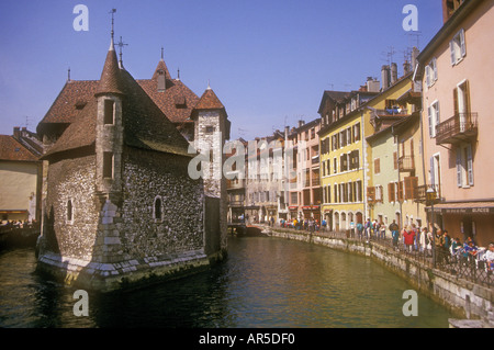 Le Palais de L Ille ein historisches Denkmal und jetzt ein Museum auf dem Thiou Kanal in Annecy Savoie Frankreich Stockfoto