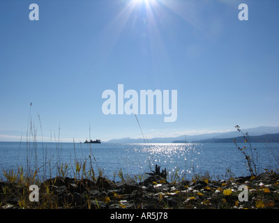 Herbstliche Aussicht vom Nordende des Flathead Lake, Somers, Montana, USA. Stockfoto