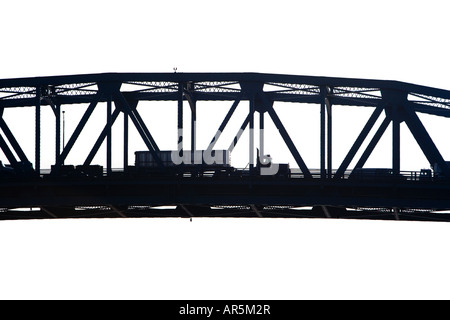 LKW auf einer Brücke Stockfoto