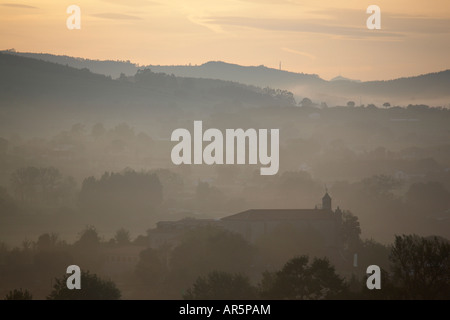 Sonnenaufgang über dem offenen Landschaft Stockfoto