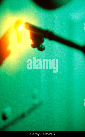 Schlüsselloch in der Tür und Schlüssel Stockfoto