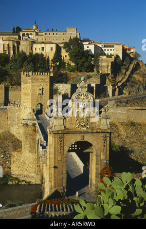 Tajo Fluss und Brücke Puente de Alcántara, Toledo, Castilla-La Mancha, Spanien Stockfoto