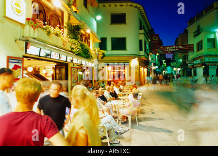 Nachtleben in der Altstadt, Lloret de Mar, Costa Brava, Provinz Girona, Katalonien, Spanien Stockfoto