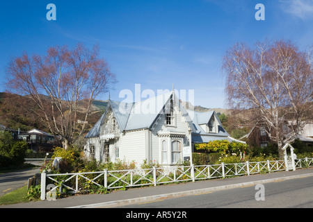 Akaroa Neuseeland attraktive typische Holzhaus B & B Unterkunft im beliebten Ferienort an der Banks Peninsula Stockfoto