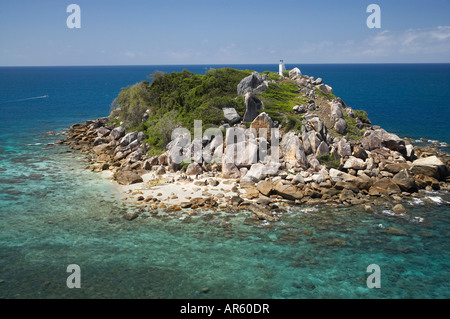 Wenig Fitzroy Island und Seekajaks in der Nähe von Cairns North Queensland Australien Antenne Stockfoto