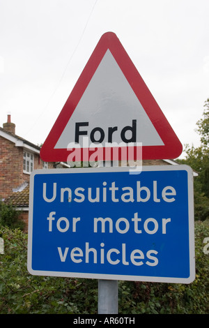 Ford ungeeignet für Kraftfahrzeuge Straßenschild Stockfoto