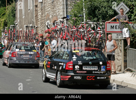 Tour de France Team Sponsor Fahrzeuge Stockfoto