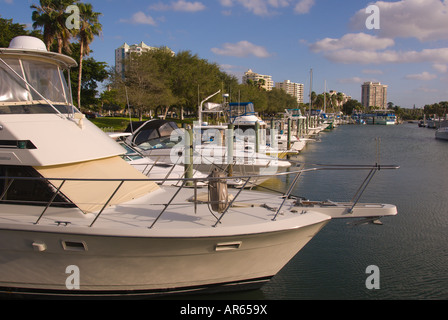 Marina Jack Bayfront Plaza Sarasota Bayfront Park Plaza Bucht vor Sarasota Florida FL Fla Süd blauer Himmel Hintergrund bs Sonne s cit Stockfoto