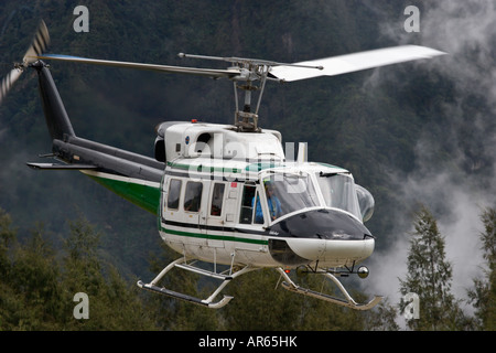 Bell 212 Hubschrauber arbeiten fliegen Stockfoto