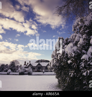 Speke Hall unter einer dicken Schneedecke Liverpool Merseyside Stockfoto