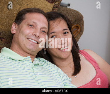 Applying paar Stockfoto