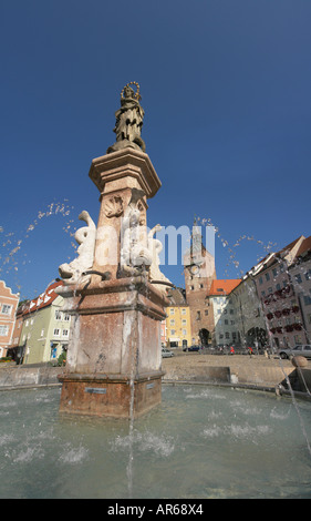 Schmalzturm Schmalz Turm Marienbrunnen Mary Brunnen und Stadthäuser in Hauptplatz Landsberg am lech Bayern Stockfoto