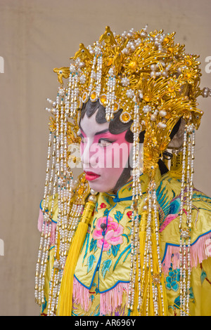 Eine Chinesin Schauspielerin in einer kantonesische Oper Aufführung in Hong Kong. Teil einer Reihe auf kantonesische Oper dieses Fotografen. Stockfoto