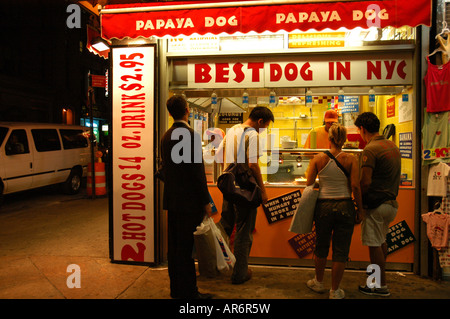 Hot-Dog-Laden in der Straße New York USA Puesto de Hot Dogs En la Calle Nueva York Estados Unidos Stockfoto