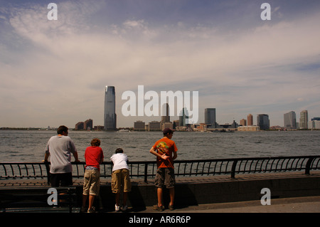 Hudson River aus unteren Manhattan New Jersey auf der anderen Seite New York USA Stockfoto