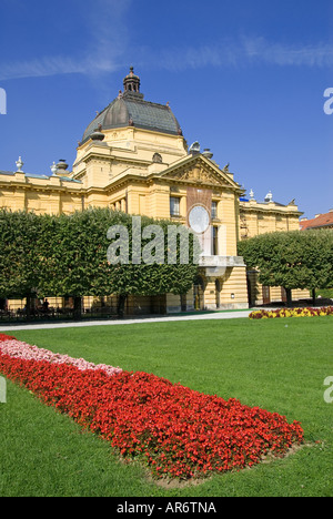 Zagreb, Kroatien. Ausstellungspavillon in Trg Kralja Tomislava oder König Tomislav Square Stockfoto