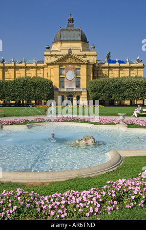 Zagreb, Kroatien. Ausstellungspavillon in Trg Kralja Tomislava oder König Tomislav Square Stockfoto