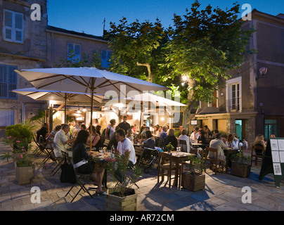 Restaurant in der Nacht, Erbalunga, Cap Corse, Korsika, Frankreich Stockfoto
