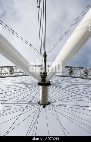 London Eye Ansicht von unten Stockfoto