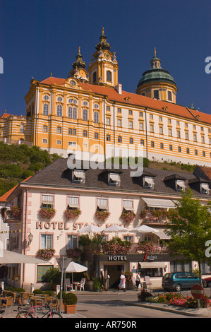 MELK Österreich Stift Melk Benediktiner-Abtei erhebt sich ein Hotel in Melk in der Donau River Valley Stockfoto