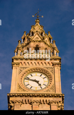 Zifferblatt-Nahaufnahme detail Albert Memorial Clock tower Queens Square, Belfast, Northern Ireland Stockfoto