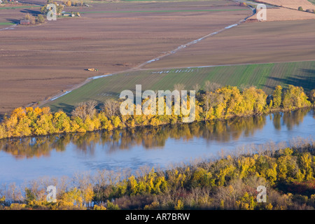 Bauernhöfen, Wald und den Connecticut River von Skinner Berghaus in Skinner Staatspark in Hadley gesehen. Stockfoto