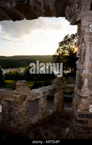 Der Blick aus dem zweiten Stock des Schlosses Gillette in East Haddam, Connecticut.  Gillette Burg State Park. Stockfoto