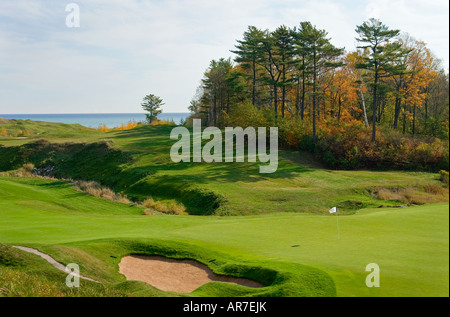 Whistling Straits Golf Course Kohler Wisconsin USA, 18. Loch mit Blick auf Lake Michigan im Hintergrund Stockfoto