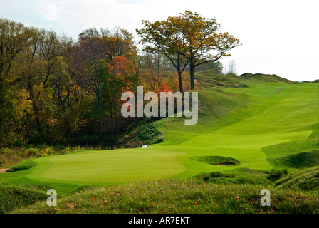 Whistling Straits Golf Course Kohler Wisconsin USA, 9. Loch, Abfahrt Fairway & grün im Vordergrund. Stockfoto