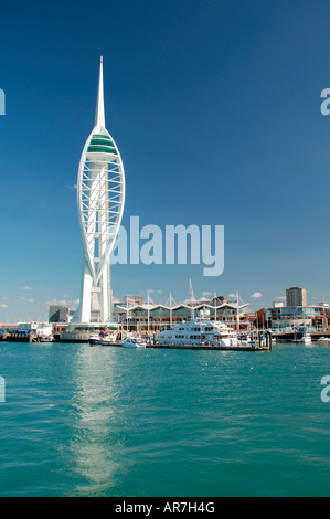 Spinnaker Tower Portsmouth aus dem Wasser. Stockfoto