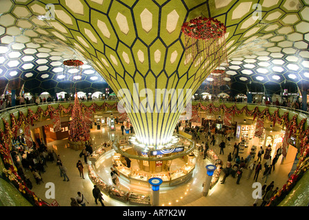 Duty Free Shopping in Abu Dhabi International Airport Abflug-lounge Stockfoto