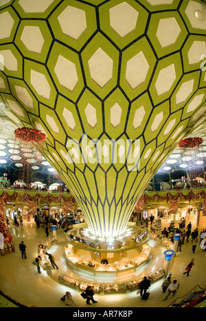 Duty Free Shopping in Abu Dhabi International Airport Abflug-lounge Stockfoto