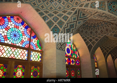 Die schöne geflieste Gebet Hall von Nasir al Mulk, Shiraz, Iran Stockfoto