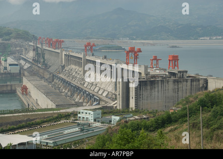 Yangtze Three Gorges Dam Project Vorderseite Ansicht, Yichang, Provinz Hubei, Volksrepublik China Stockfoto